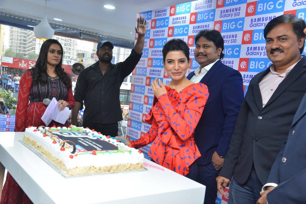 Samantha Launches Samsung S10e Mobile at Big C